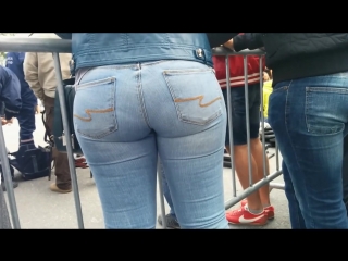 big ass girl in tight jeans)